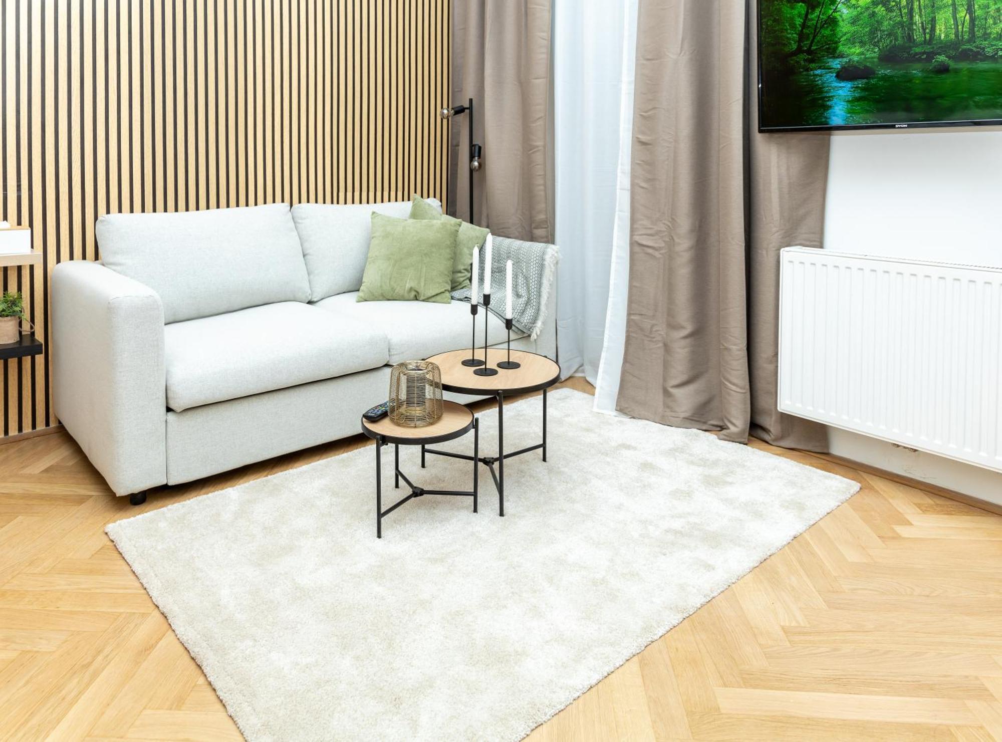 Charming Retreat Walking Distance From Town Centre Apartment Wina Bagian luar foto